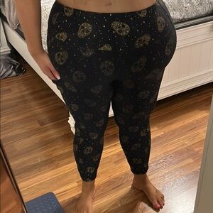 NWOT Torrid Black and Gold Skull Leggings size 2